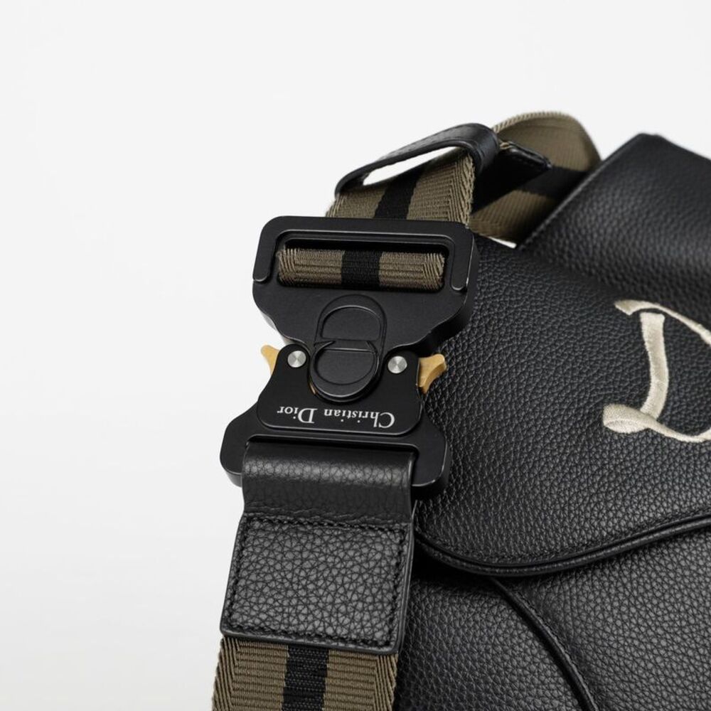 Saddle Messenger Shoulder Crossbody Bag - Picture 3 of 8